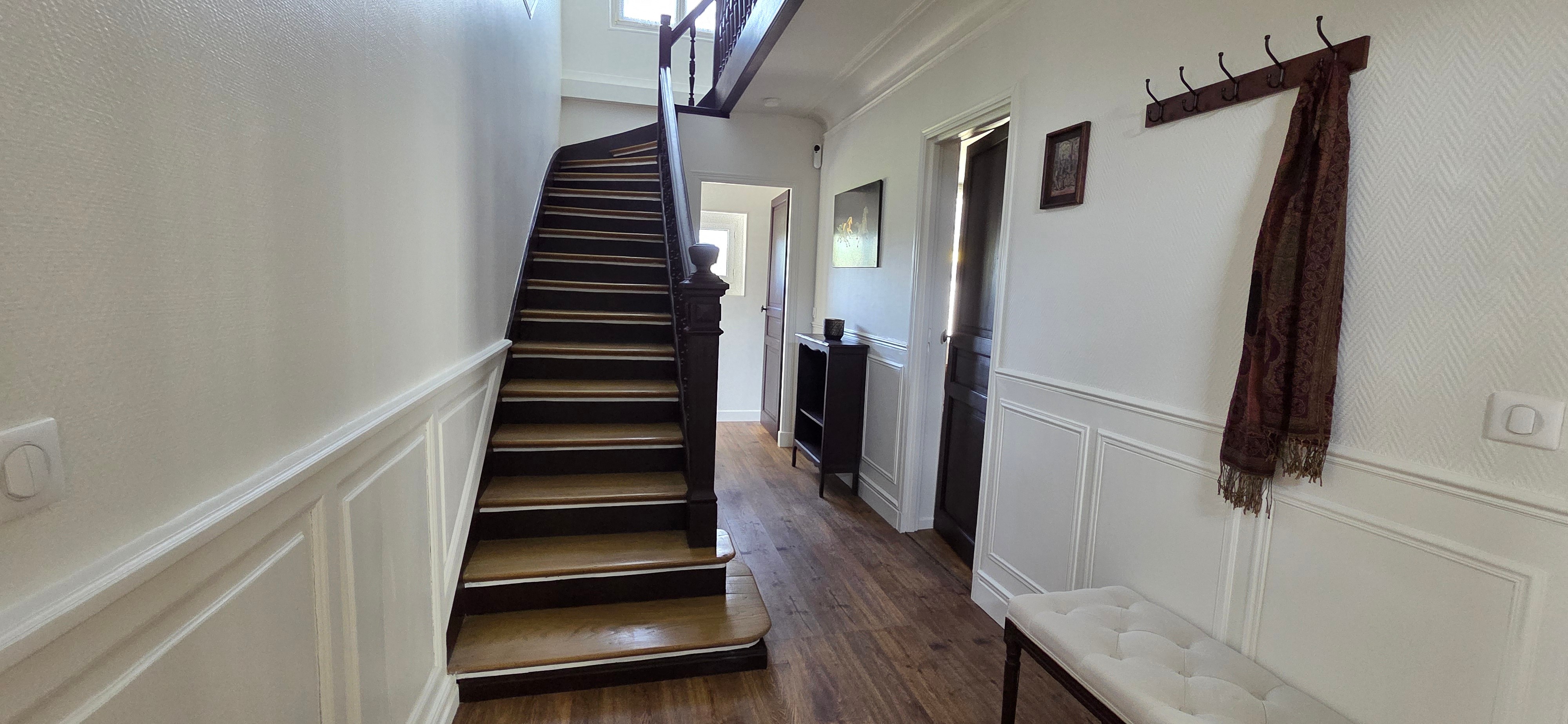 Accès aux chambres au 1 er étage