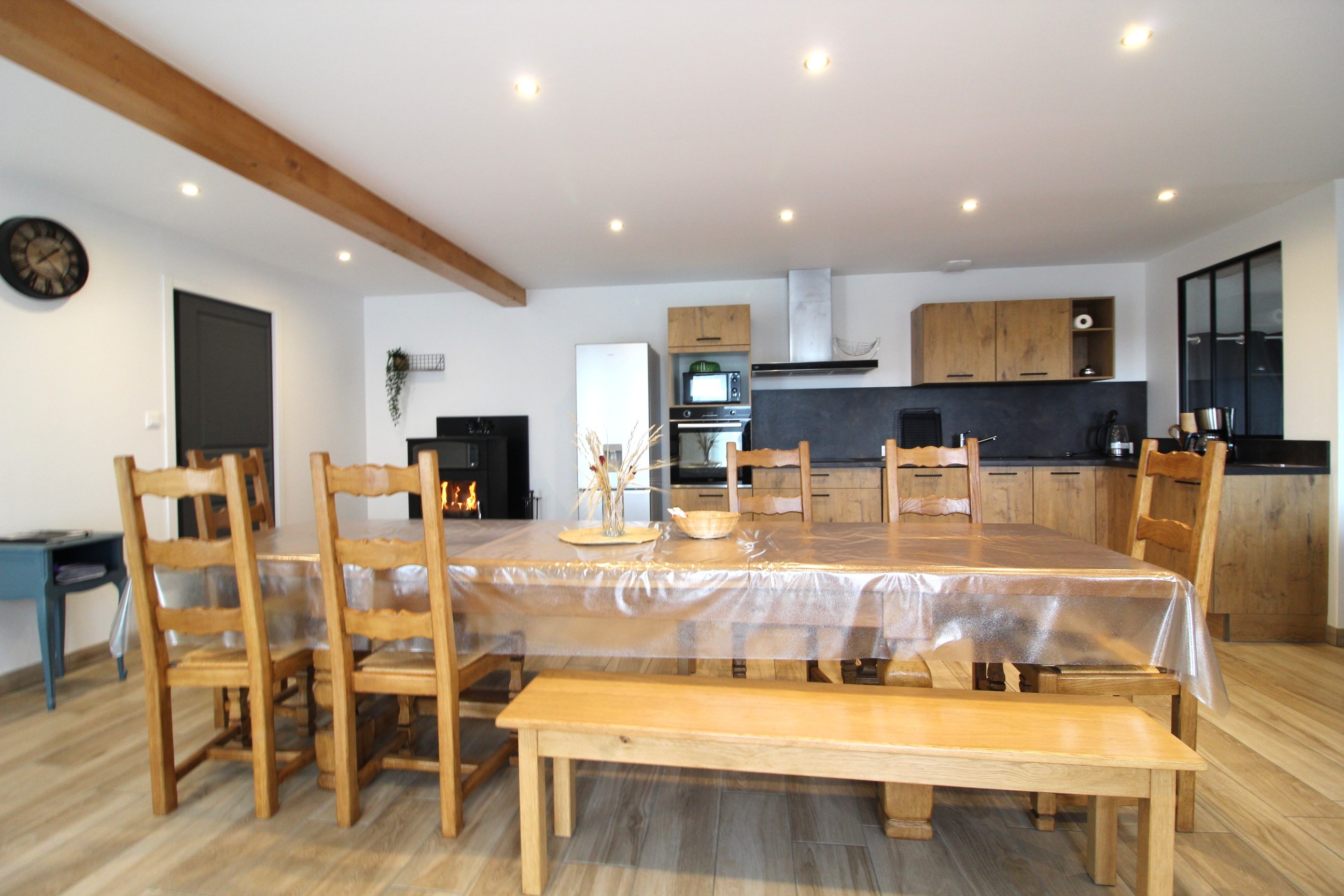 Cuisine ouverte sur le salon séjour - Chez Gigi et Malou Gîte Jonquille