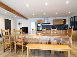 Cuisine ouverte sur le salon séjour - Chez Gigi et Malou Gîte Jonquille