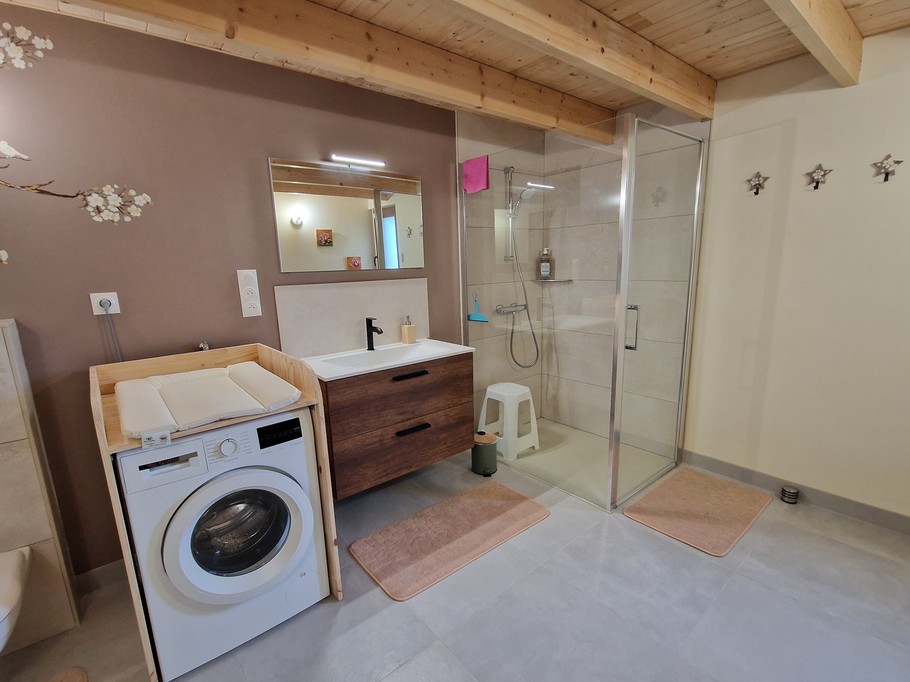 Salle d'eau spacieuse - Le P'tit Nid sous le Chêne