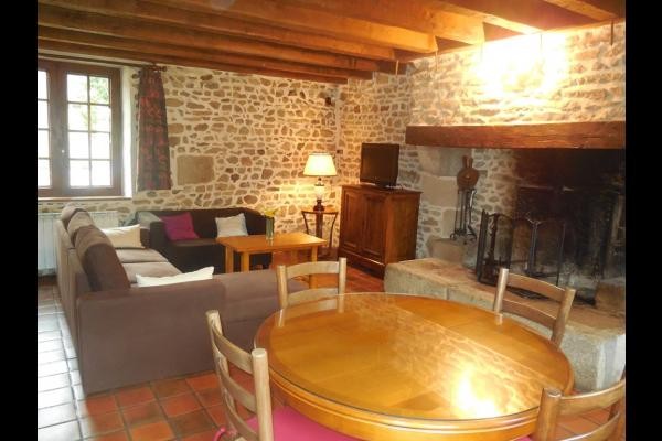 Gîte de pêche, au bord de la rivière La Creuse, 6 personnes, à Glénic en Creuse