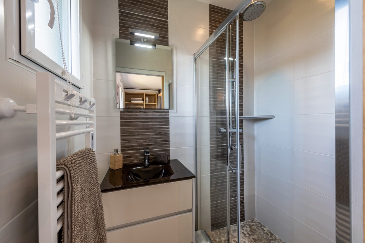 RDC: Salle d'eau privative et communicante à la chambre 2