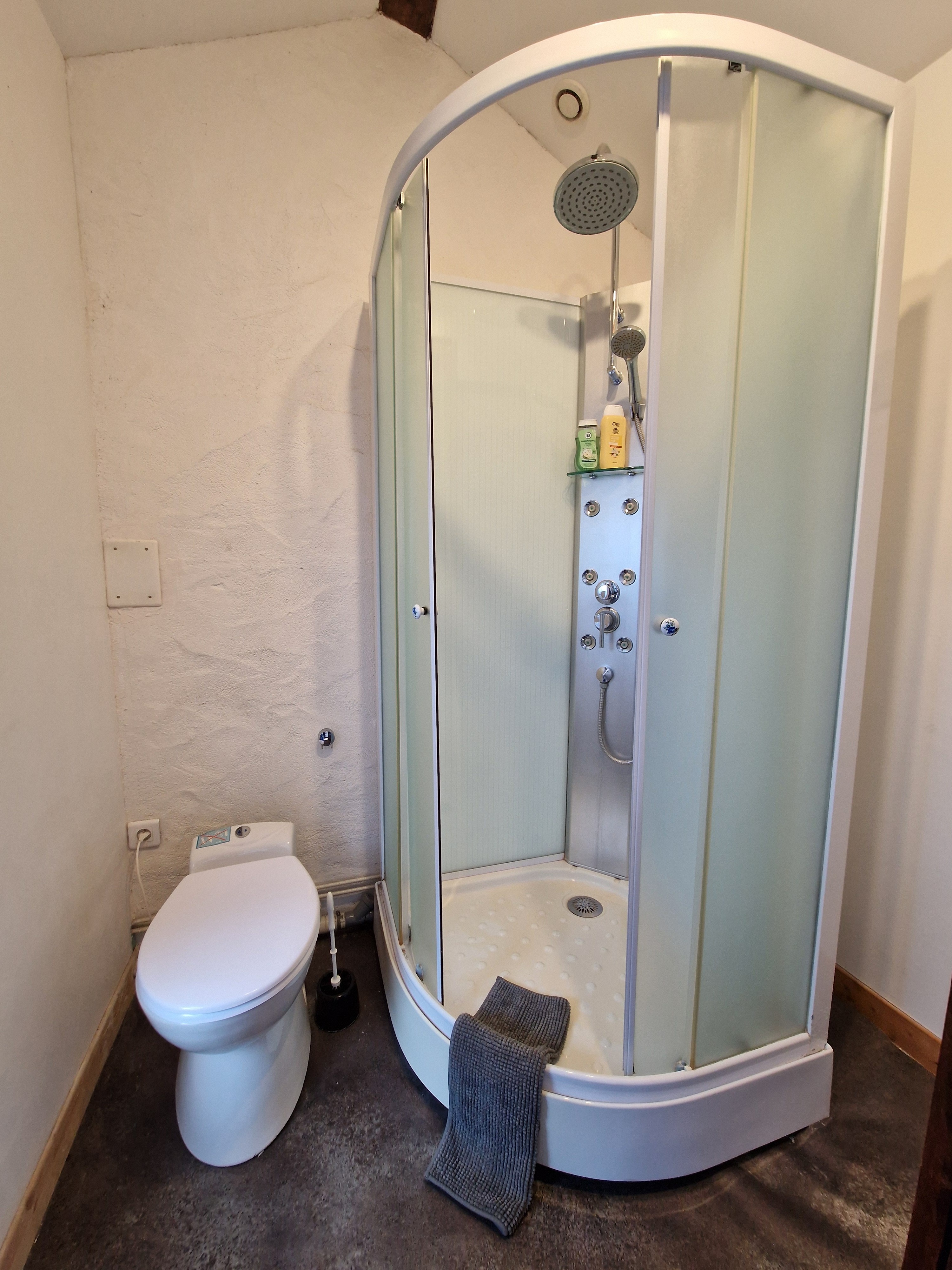 Espace douche - Chambre Claude le Lorrain, chambres d'hôtes Le Val du Roy
