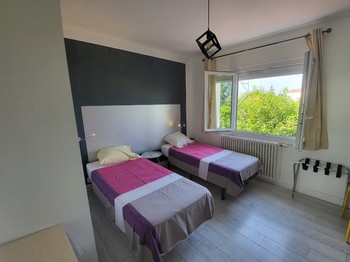 CHAMBRE 3 avec lits jumeaux
