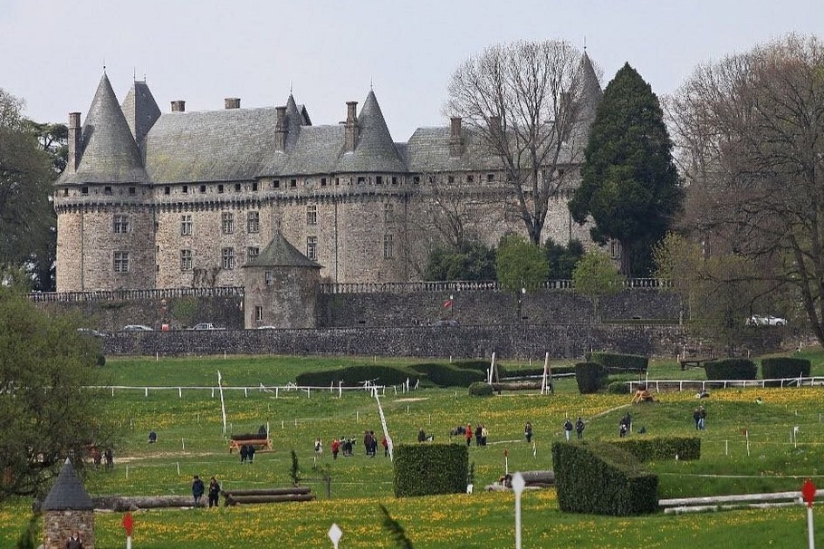 Château et hippodrome de Pompadour