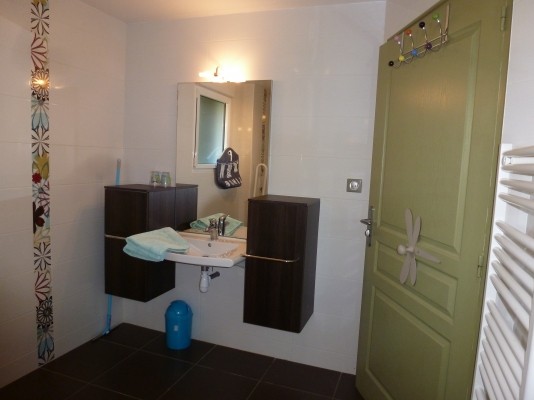 l'autre vue de la salle de douche