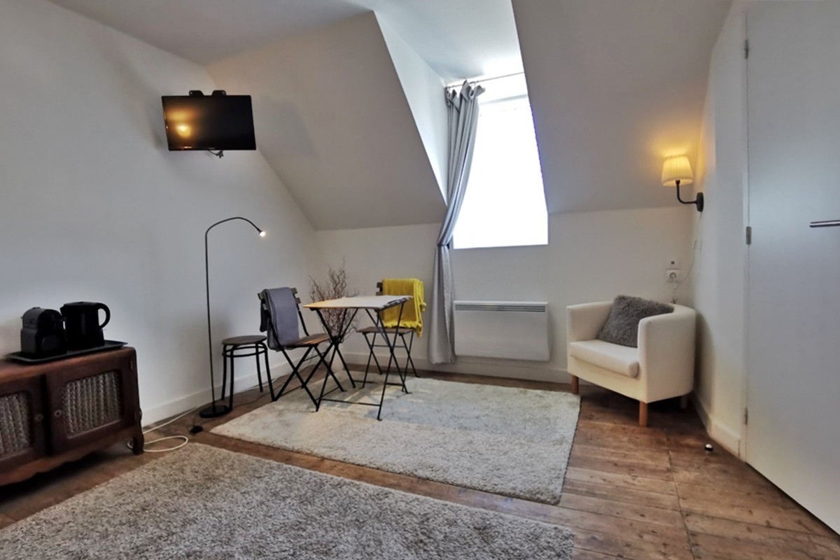 Chambre 4 avec TV et salle d'eau et WC privative à la chambre