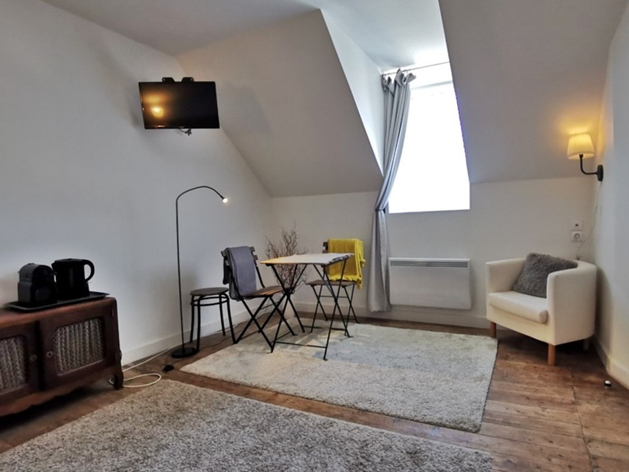 Chambre 4 avec TV et salle d'eau et WC privative à la chambre