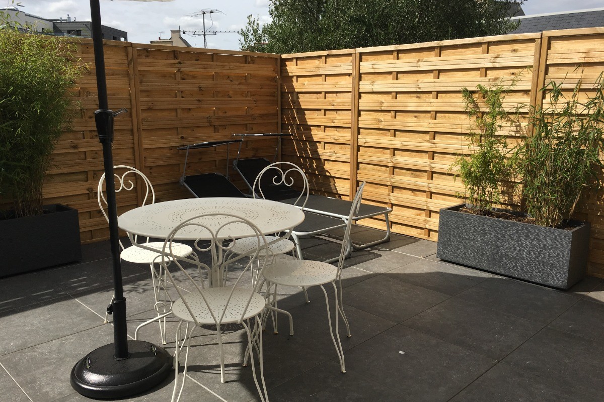Location Drouin, Paimpol, espace extérieur, terrasse avec salon de jardin