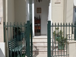 Entrée rez de chaussée au calme, de la villa ALMISCA pour 2 personnes à Royan en Charente maritime