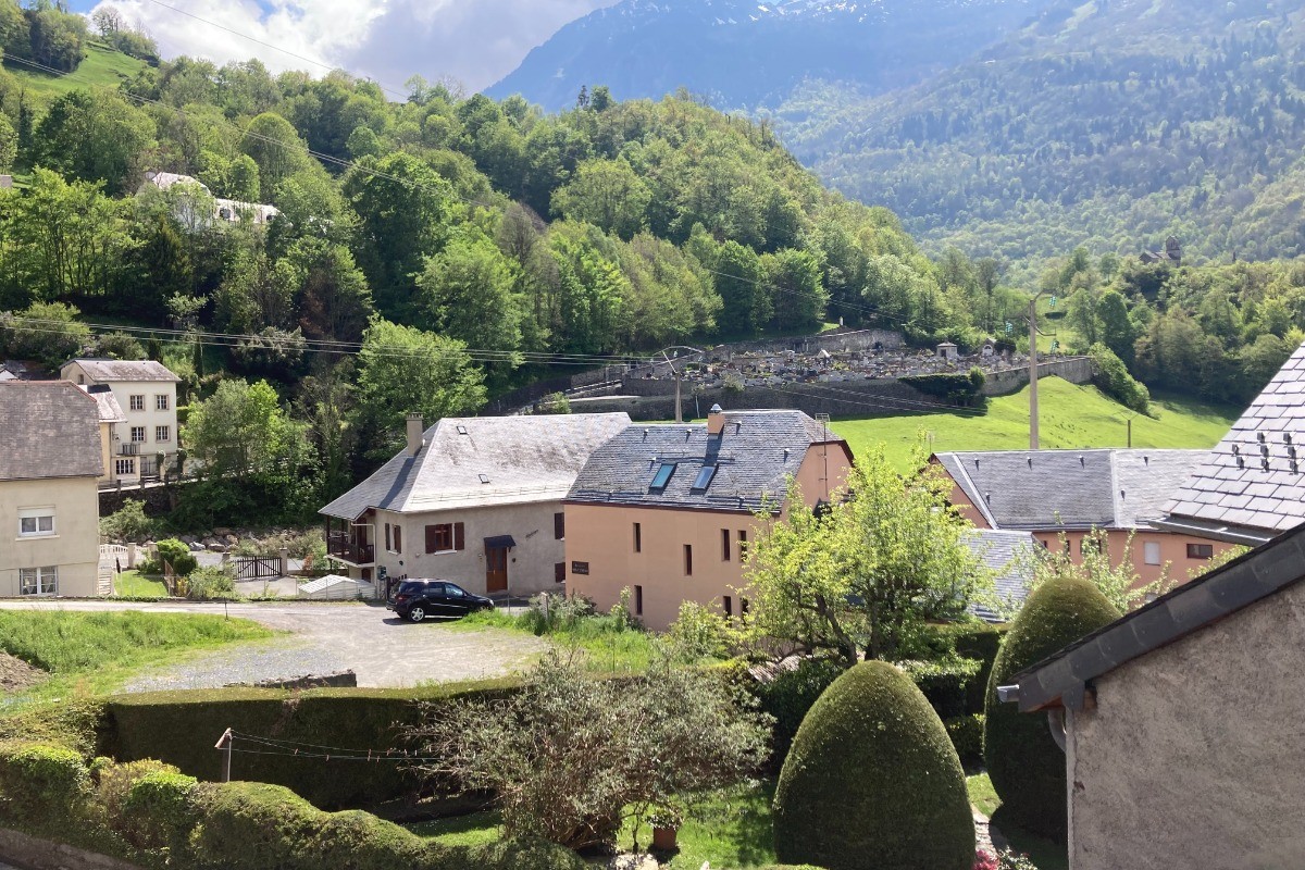 Vue de l'appartement sur la promenade Solferino qui mène à la chapelle du même nom