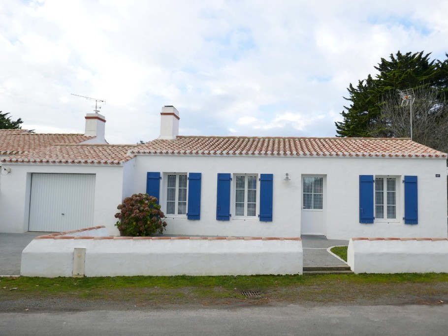 Face maison avec garage