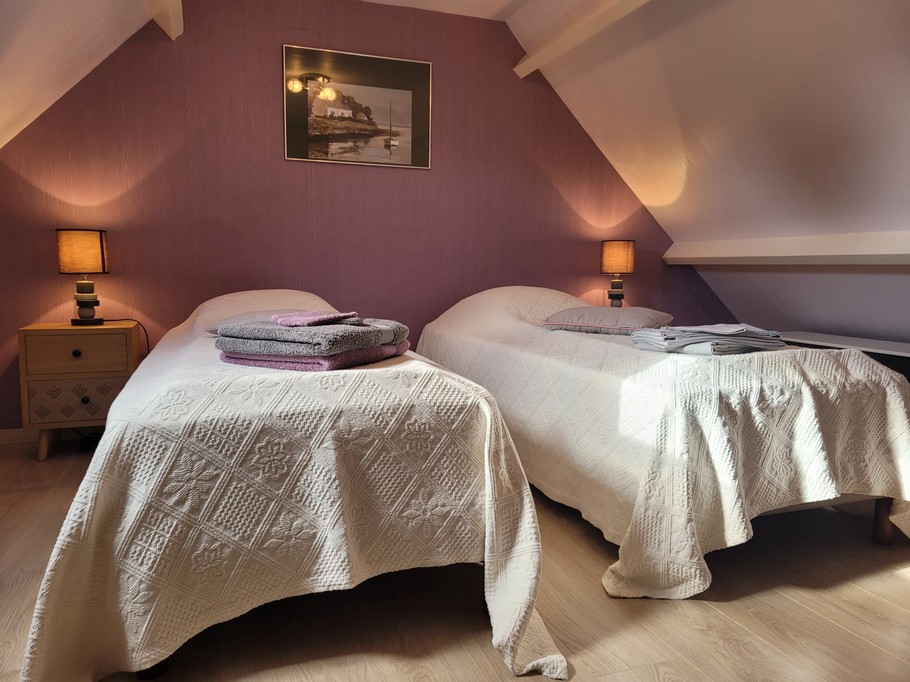 Location de vacances Paimpol, la Caravelle, Petite Chambre de l'étage sous pente avec 2 lits de 80 jumelables