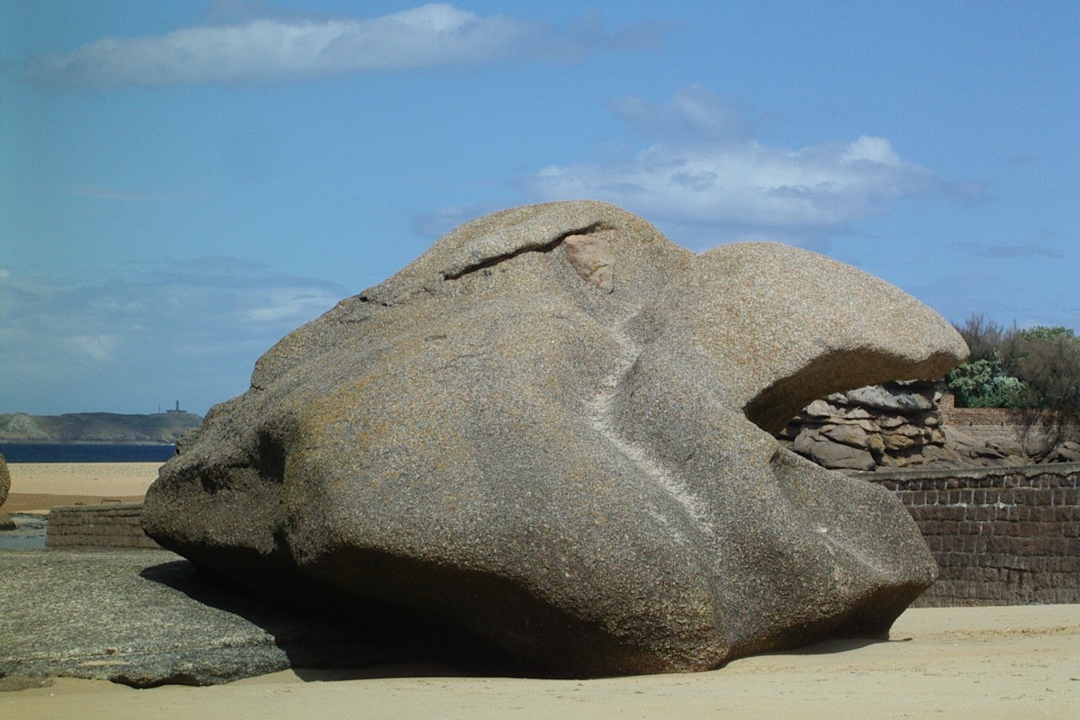 le rocher de la sorcière, sur la plage du Coz Pors
