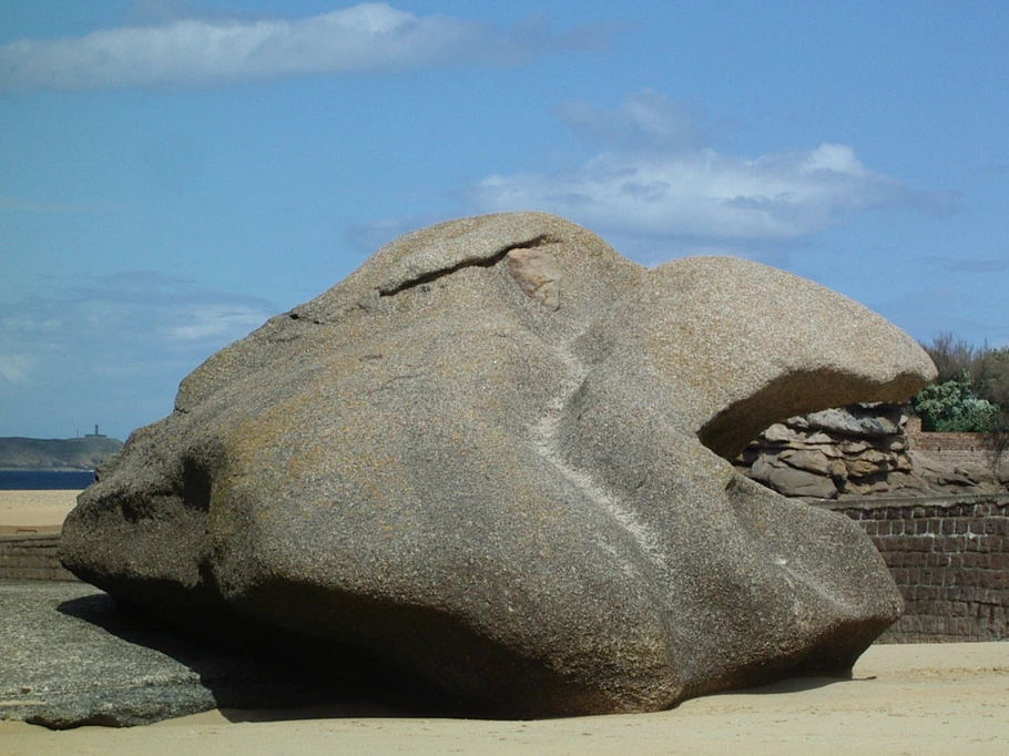 le rocher de la sorcière, sur la plage du Coz Pors
