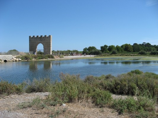 vers la plage terre et étangs