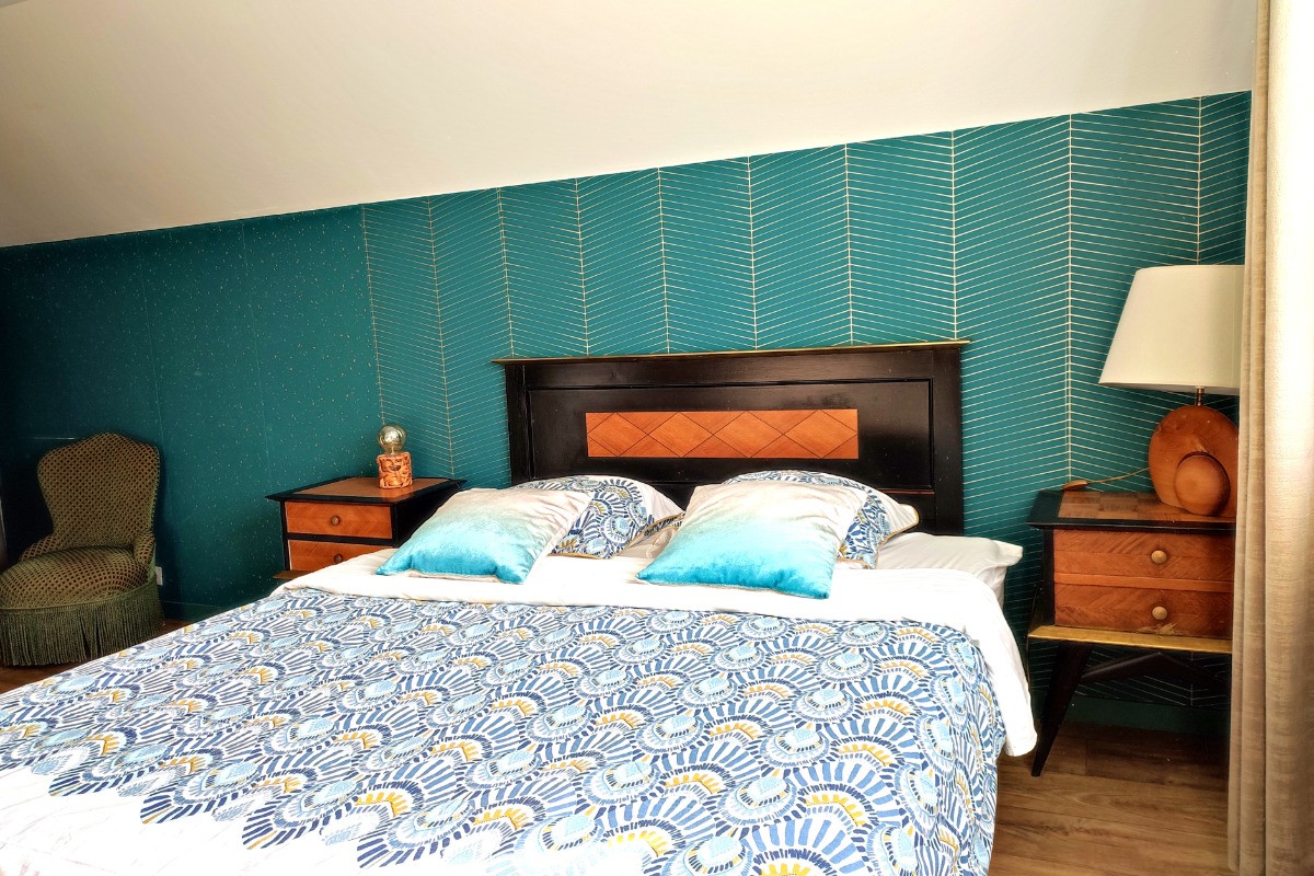 Grande chambre à l'étage lit de 160