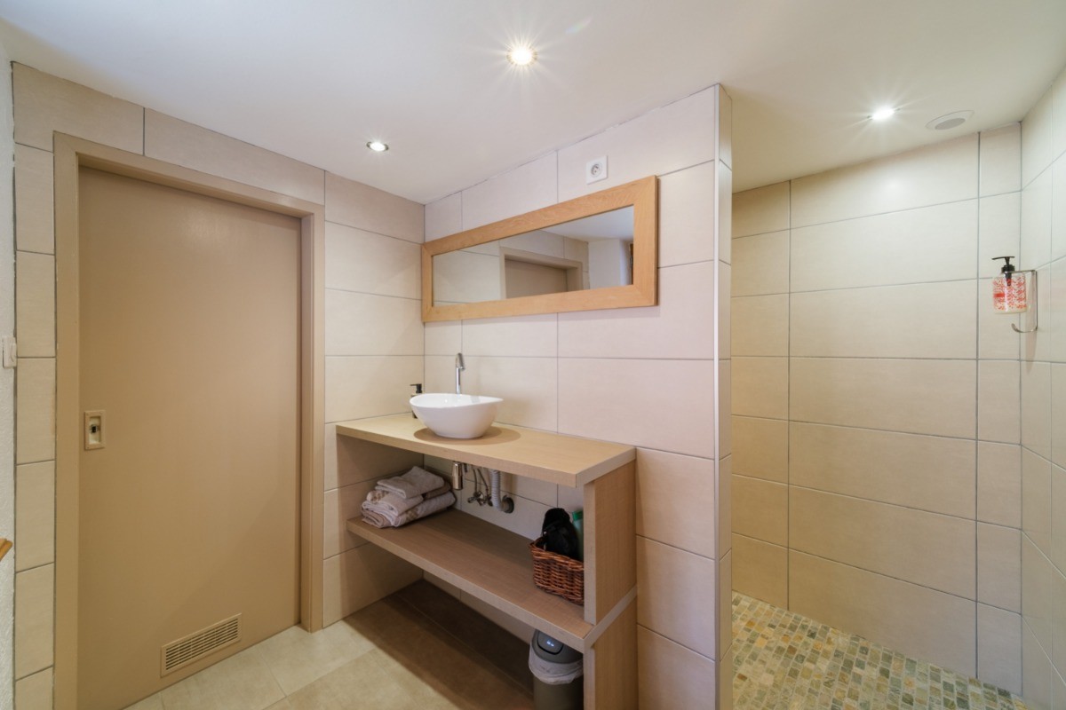 Salle de bain RDC (chambre 4)