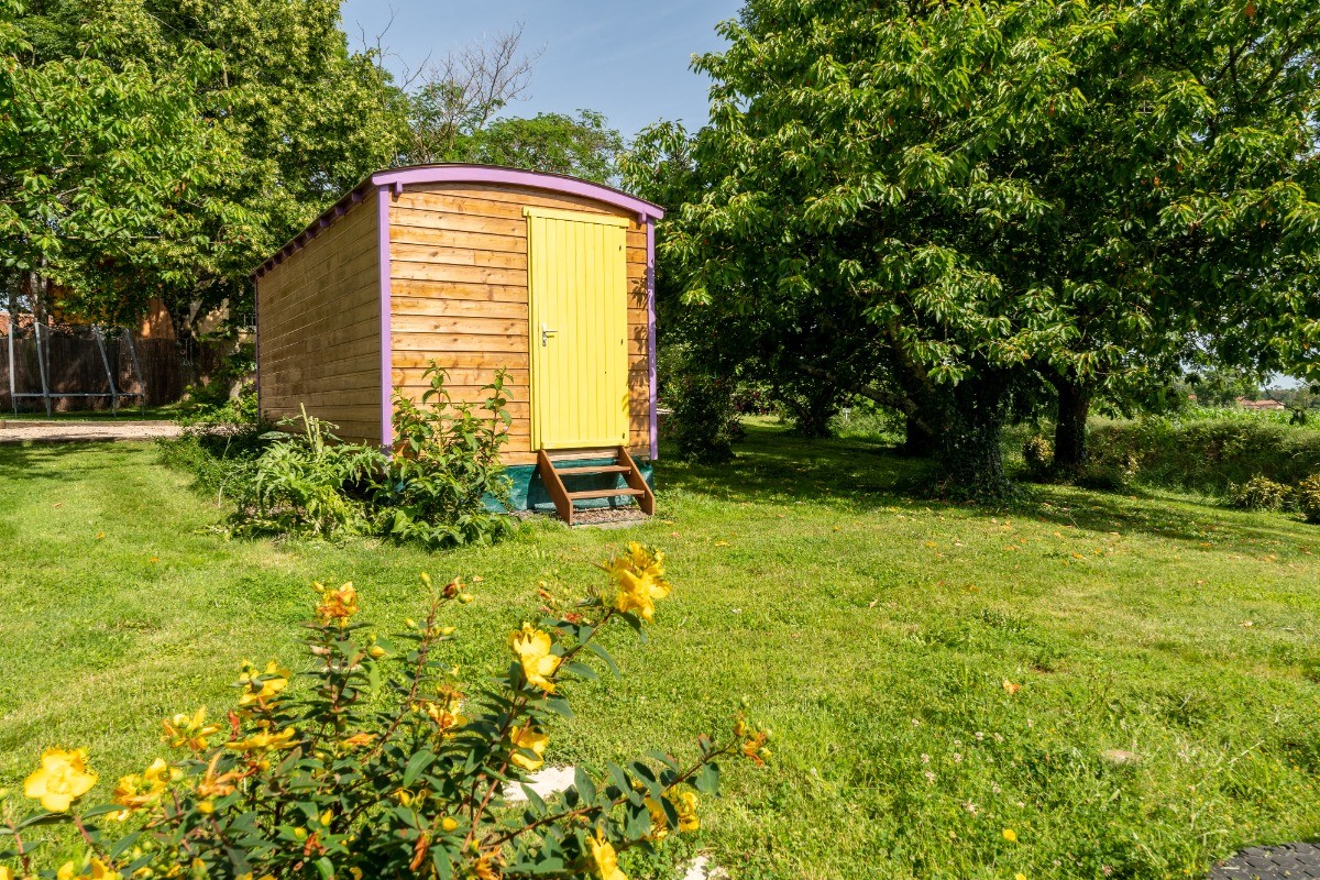 Domaine de la Cambre, camping à la ferme, gîte avec piscine, roulotte, logement insolite, déconnexion, vacance nature, Duffort, Gers, Occitanie, tourisme vert