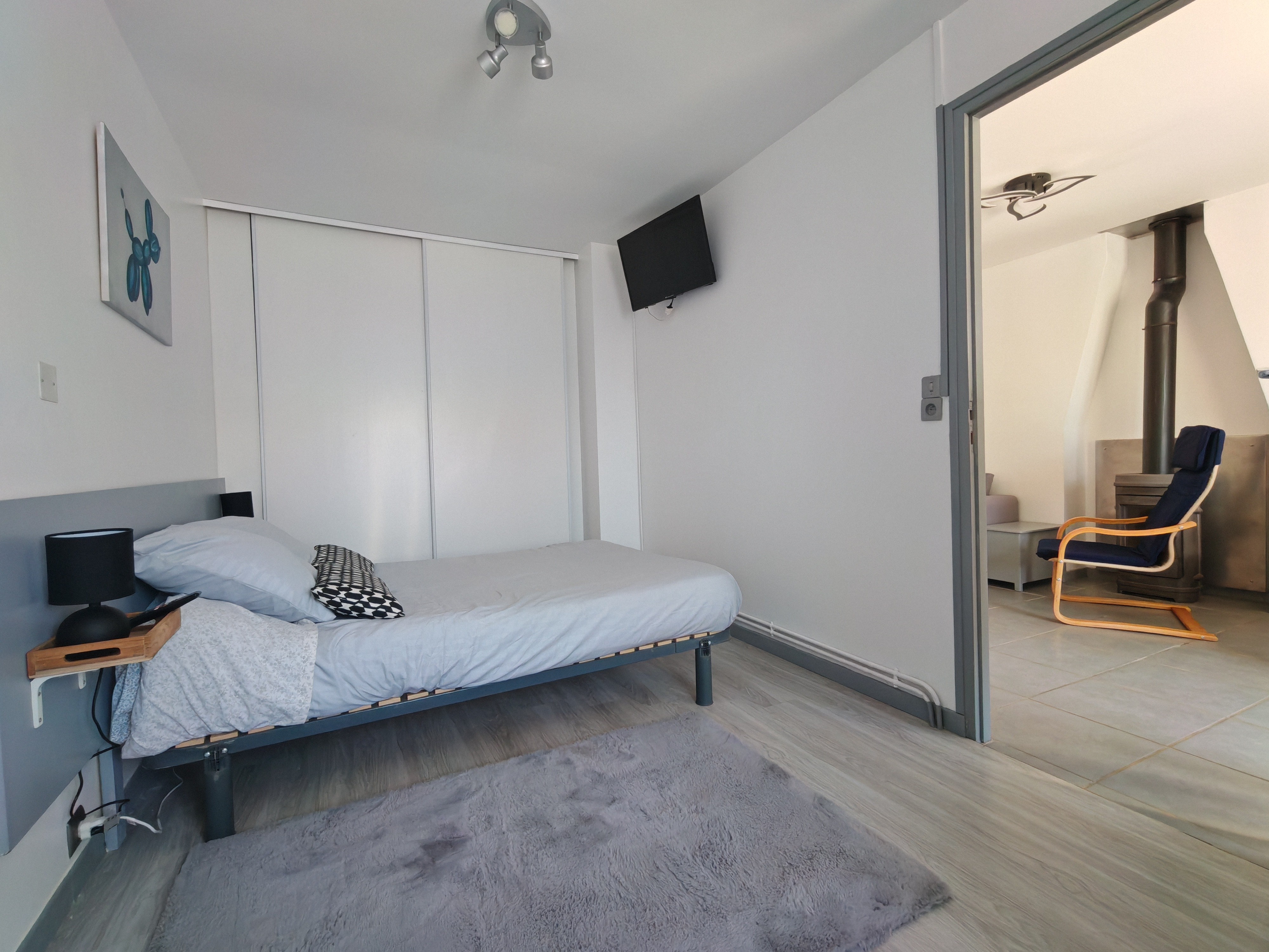 Bedroom with double bed (140cm)