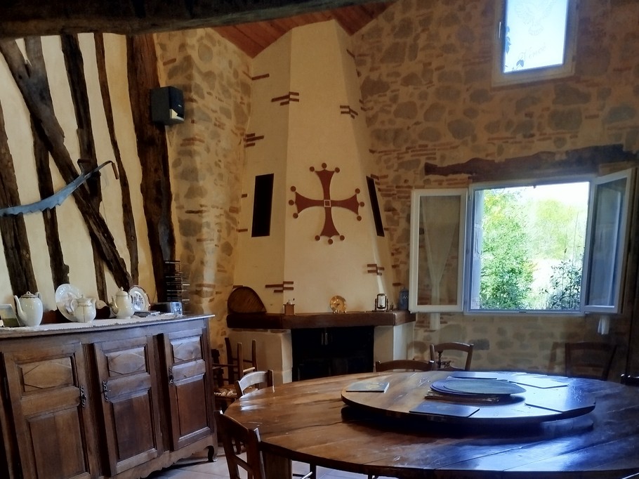 La table ronde des  mousquetaires.........