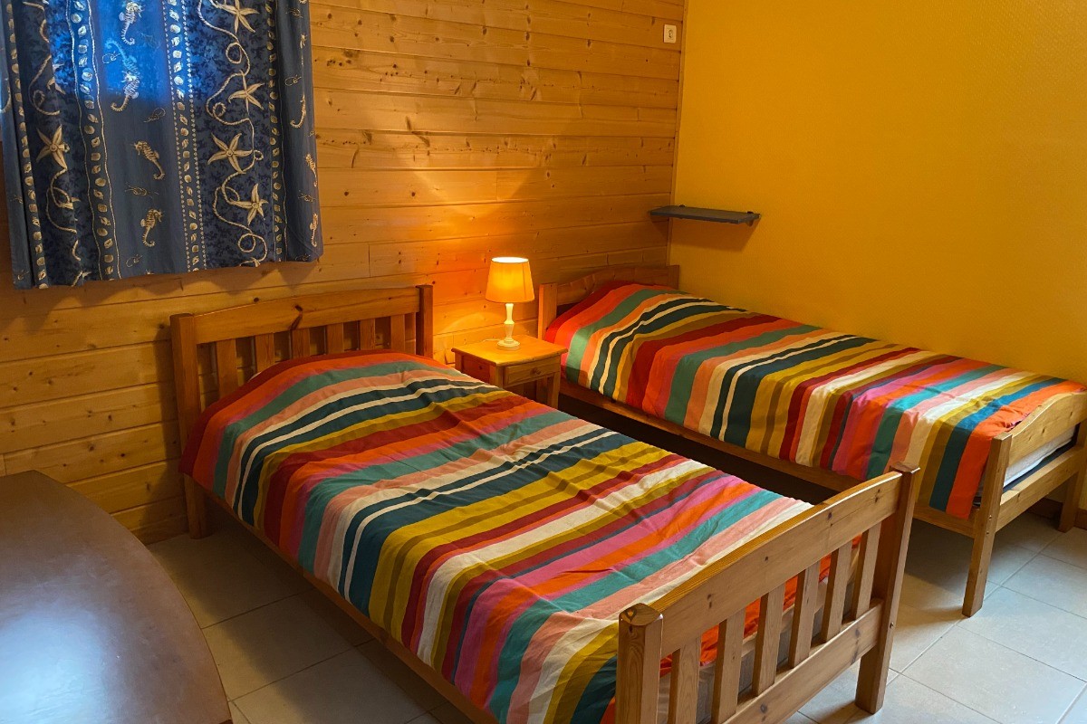 Chambre 2 avec deux lits en 90