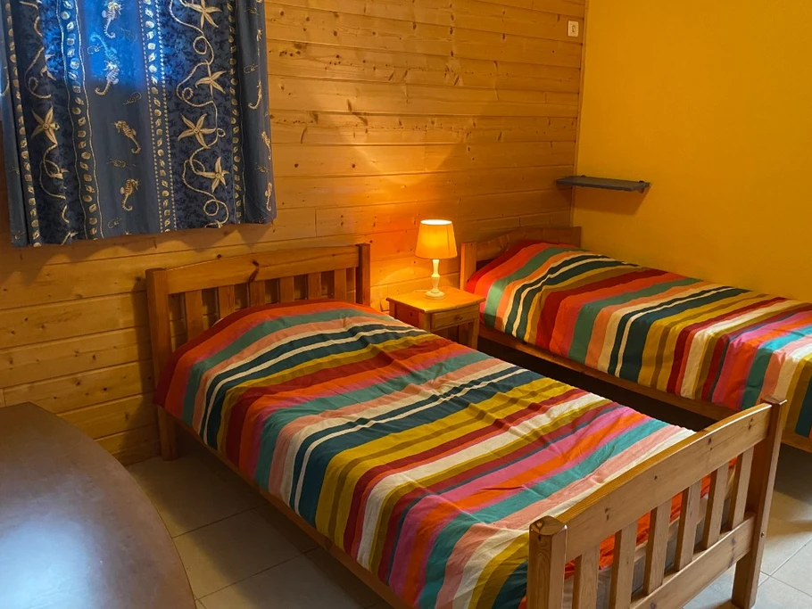 Chambre 2 avec deux lits en 90