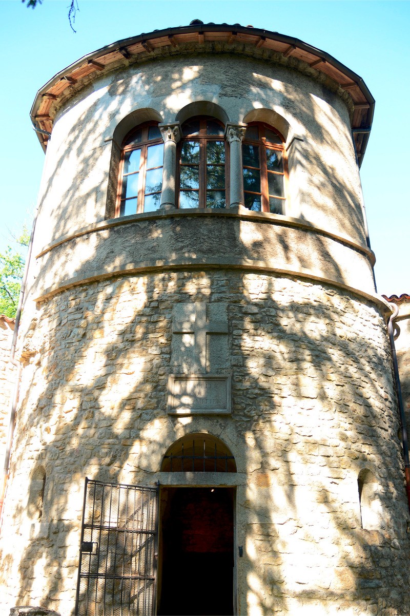Abbaye de Saint Rambert en Bugey - L'entrée de la crypte