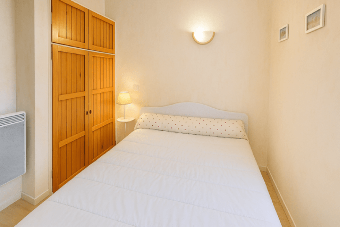 Bedroom with 140cm bed