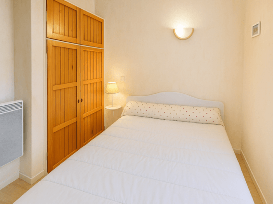 Bedroom with 140cm bed