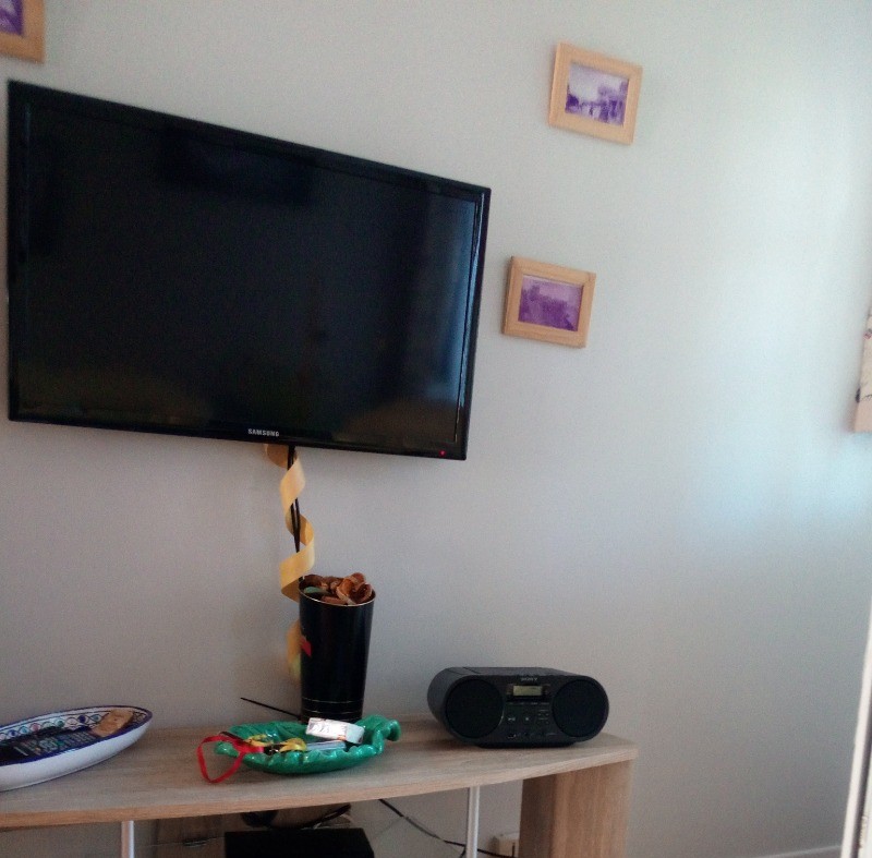 télé écran plat,radio,lecteur CD,lecteur clé USB MP 3 Sony,,,