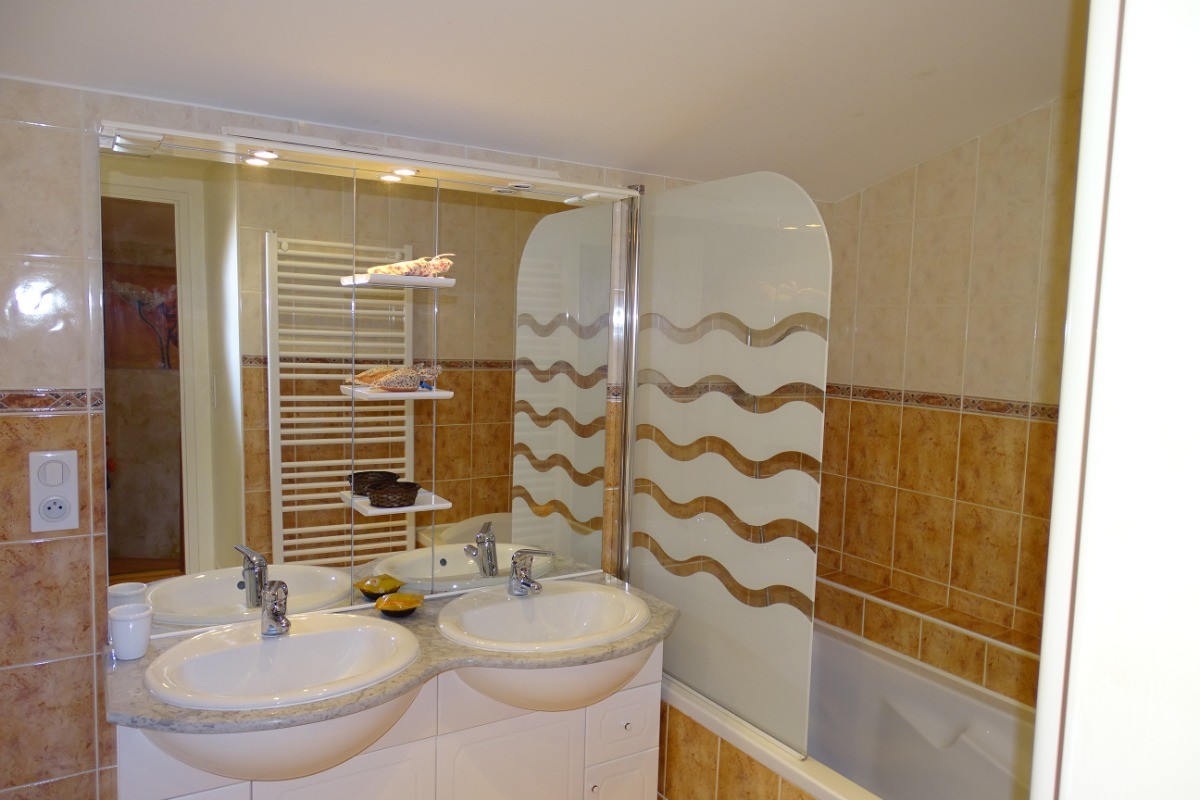 Salle de bain 2 à l'étage