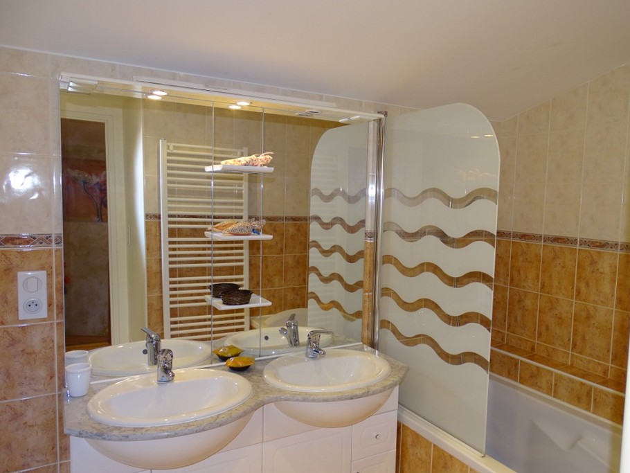 Salle de bain 2 à l'étage
