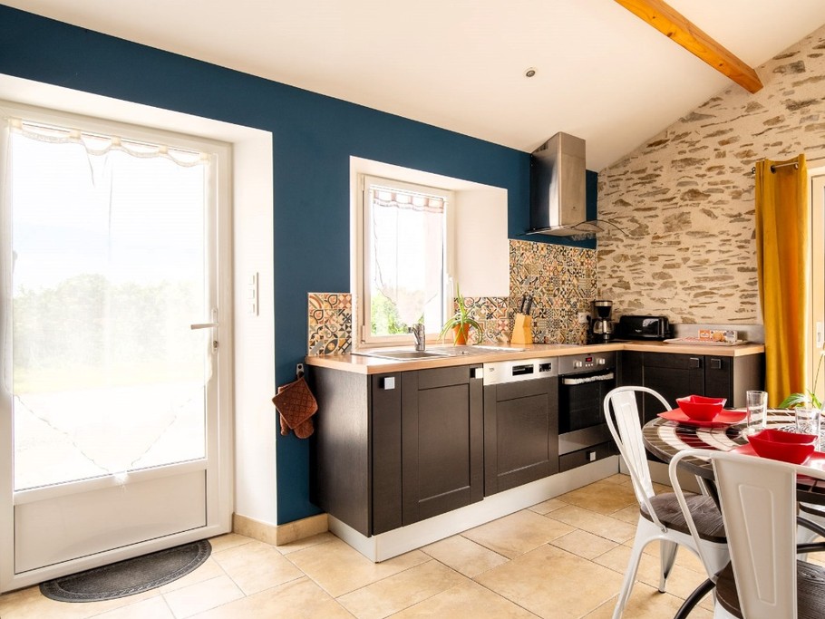 Fully equipped kitchen.