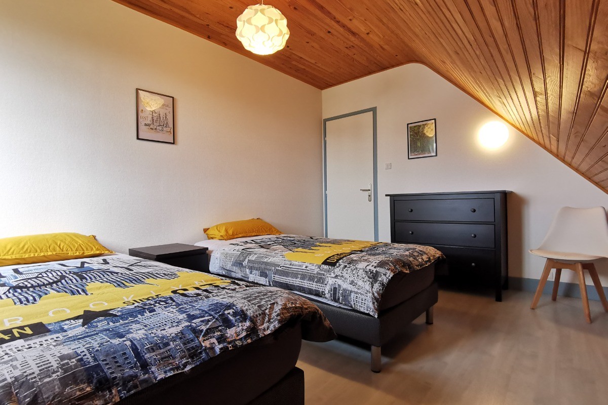 Etage: chambre 1 avec 2 lits de 90  - Location de vacances - Kernilis