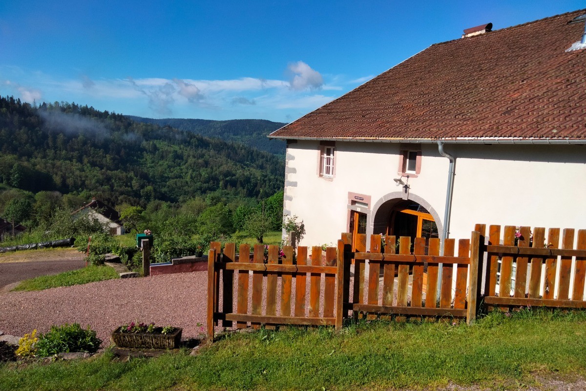 La ferme Vosgienne - Gîte "Le Grenier du Roc" ancienne ferme au cœur des Vosges à Basse-sur-le-Rupt