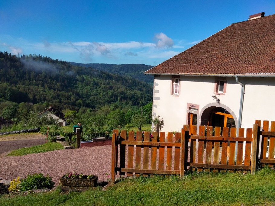 La ferme Vosgienne - Gîte "Le Grenier du Roc" ancienne ferme au cœur des Vosges à Basse-sur-le-Rupt