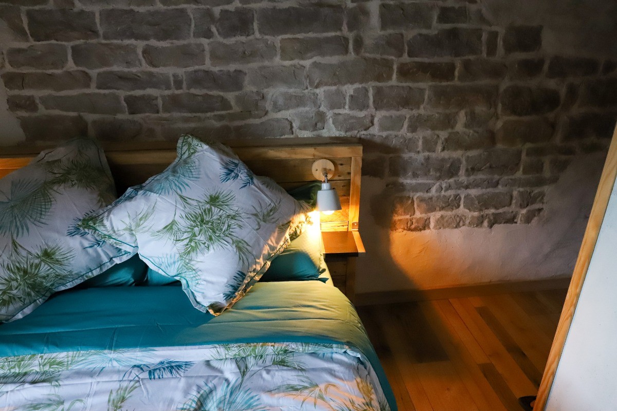 Chambre Doux Refuge 1 lit 140x190 - L'Hôtel Enfoncée Chambres et Table d'hôtes Le Val d'Ajol