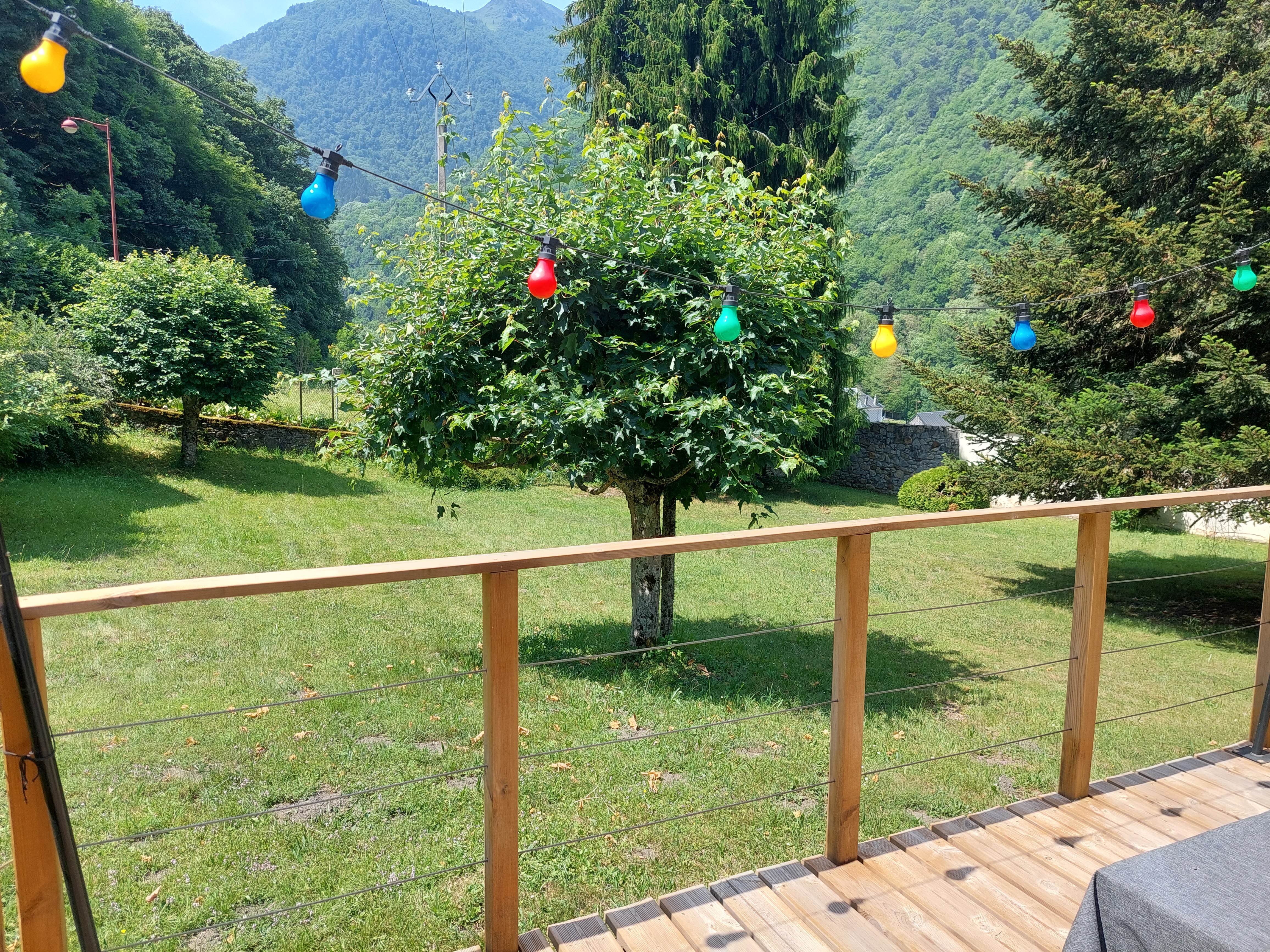 2000 m2 garden and terrace surrounding the gîte