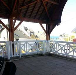 La terrasse couverte de 54 m2 avec vue mer