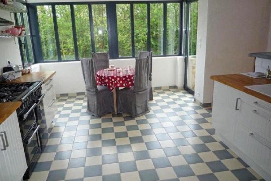 espace petit déjeuner dans une verrière
