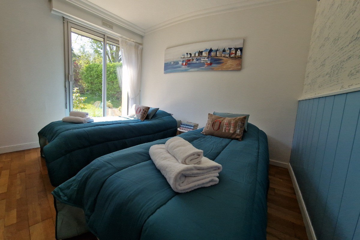 Première chambre côté jardin