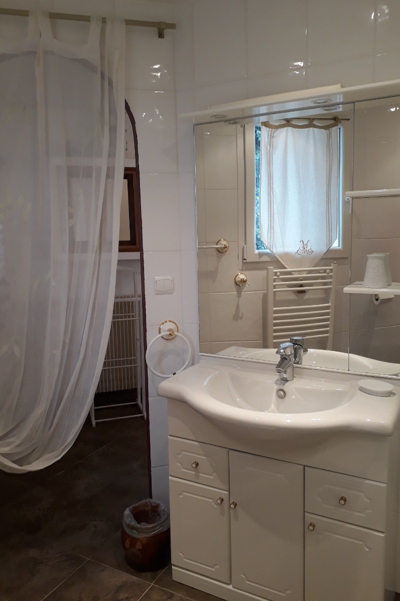 Très agréable salle d'eau