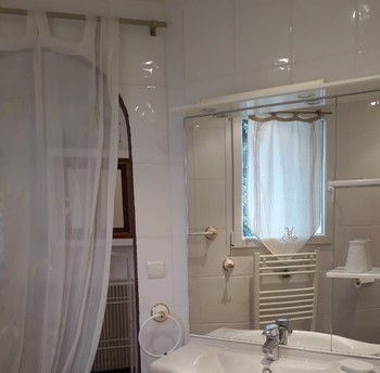 Très agréable salle d'eau