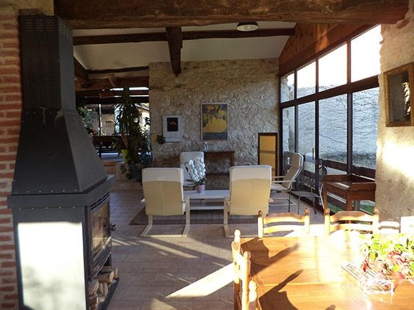 Séjour, baie vitrée, cheminée