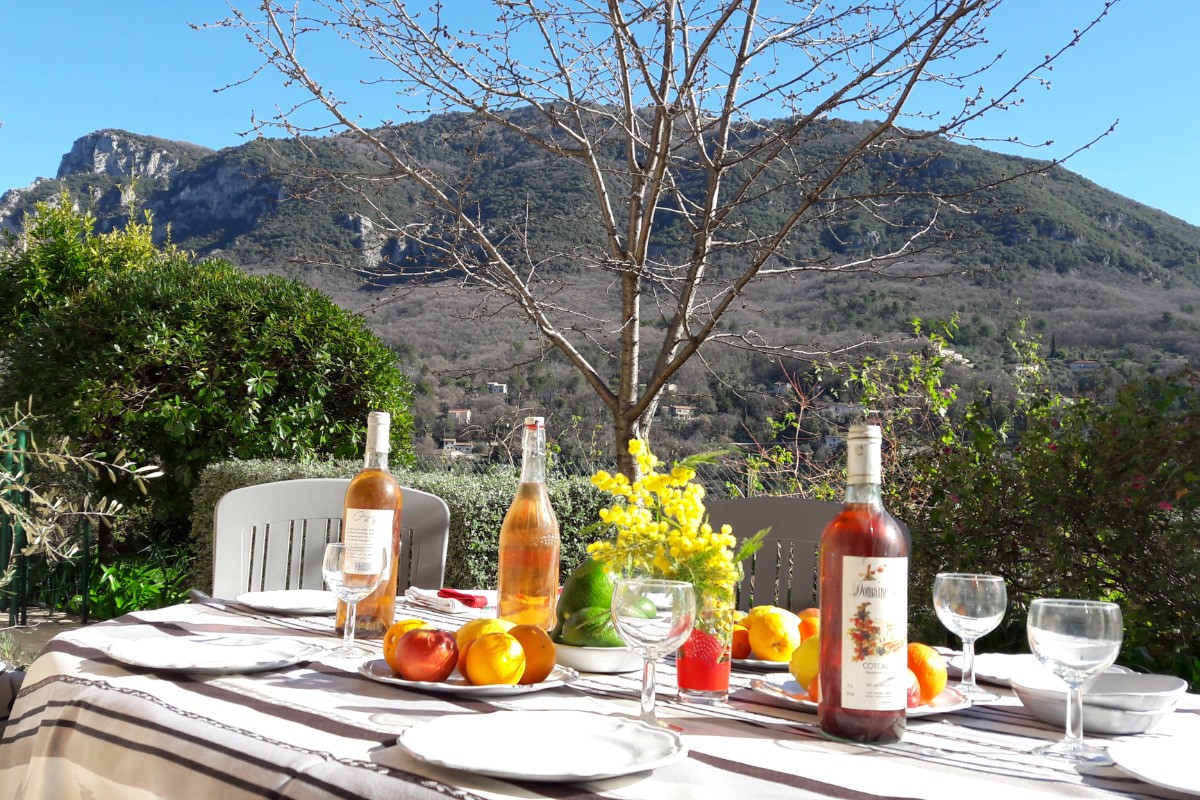 TERRASSE EN PLEIN HIVER AU SOLEIL