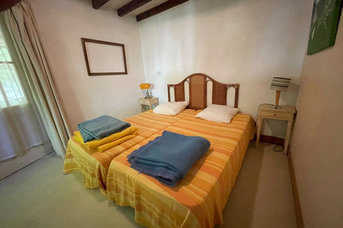 Maison d'hôtes Le Hour - Gîte 6/10 personnes Chambre lit 180 cm