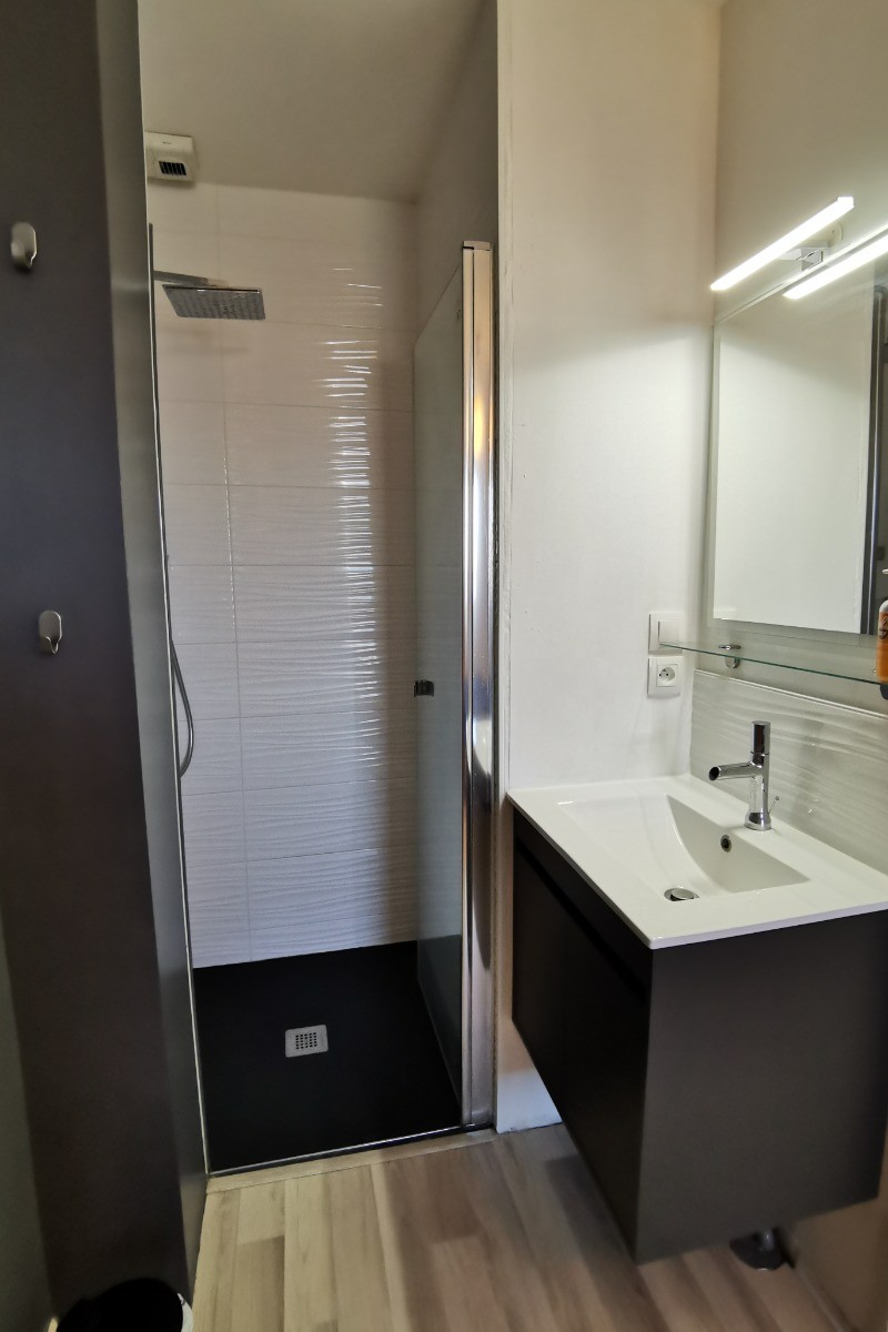 Salle d'eau privative à la chambre