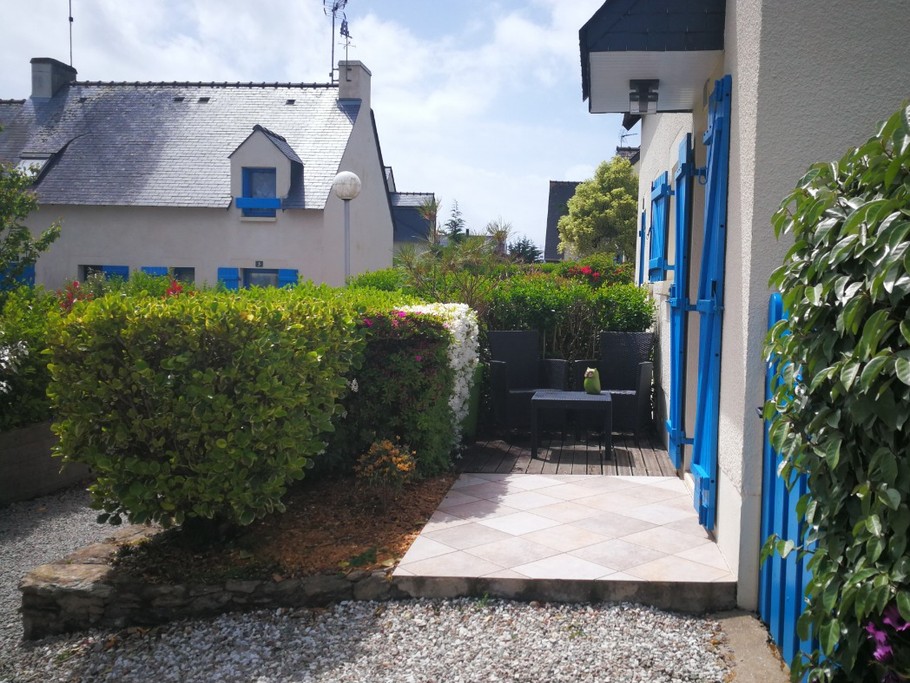 Petite terrasse devant l'entrée