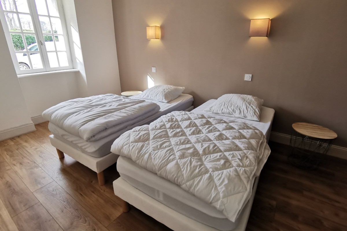 Chambre au RDC avec 2 lits 90